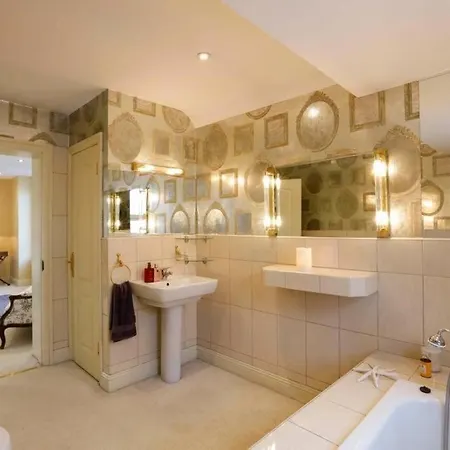 The Courtyard Queensborough * Drogheda