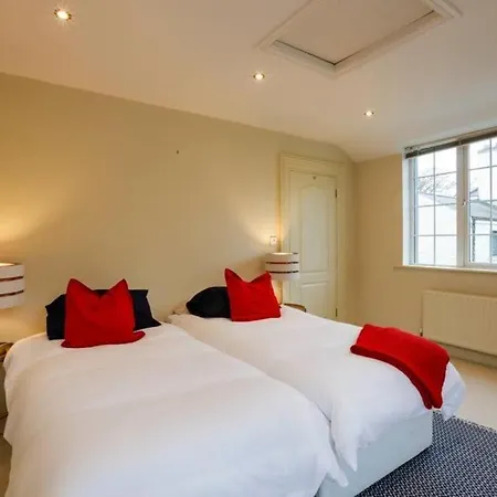 The Courtyard Queensborough Holiday home *
