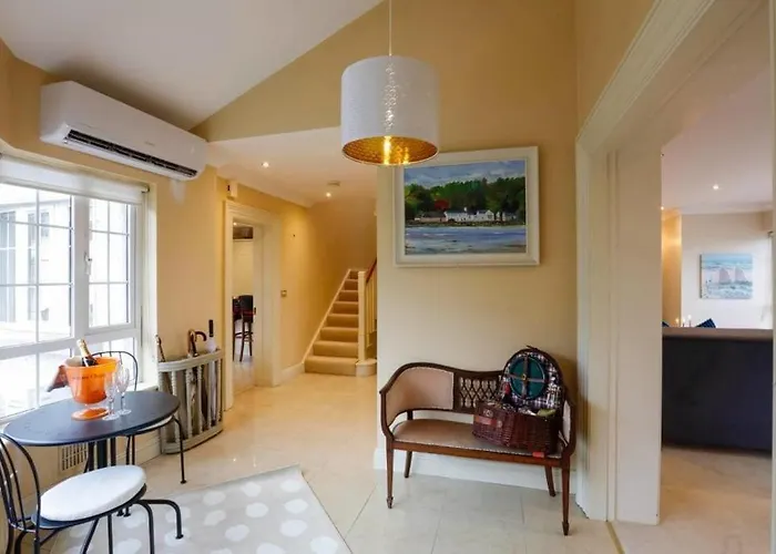 The Courtyard Queensborough דרוגדה